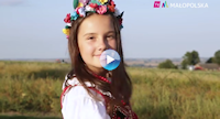 Usmiechnięta mała krakowianka jako link do filmu.
